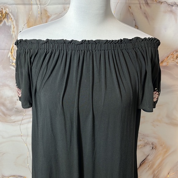 Abercrombie & Fitch Off the Shoulder Dress with Floral Embroidering Black SZ S - Picture 2 of 10
